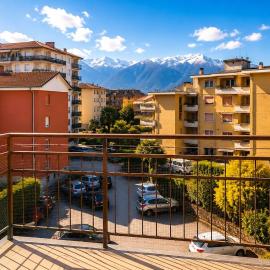 Bright family apartment with balcony & parking, hotel a Pallanza