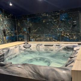Jacuzzi Cottage in Watford - Quiet and relaxing