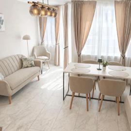 Luxury Boutique 2-Bedroom Apartment Downtown Burgas, hotel in Burgas