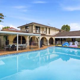 4BR big family house with huge pool