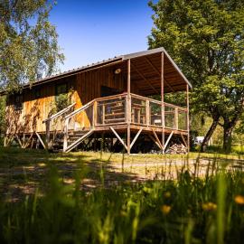 Tiny house - Cabane sur pilotis - Etat Nature, hotel in Magnières