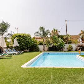 Oroklini Hills Modern Sea View Apartments, hotel u gradu Voroklini