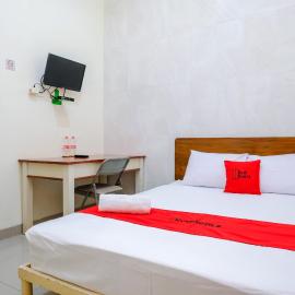 Purwokerto में, होटल RedDoorz at Syariah House Purwokerto
