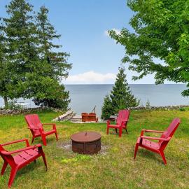 Egg Harbor Waterfront home, hotel u gradu Eg Harbor