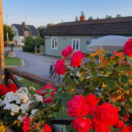 Hus i centrala Nybro i anslutning till boningshuset, Hotel in Nybro