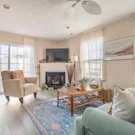 CoastalBoho-Spacious 4BDtownhouse 3 mi from beach, khách sạn ở Rehoboth Beach