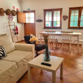 CASA DO MONTINHO by Stay in Alentejo, hotel in Vila Nova de Milfontes