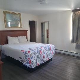 Canadiana Motel