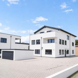 Corporate Housing - nahe Landshut, Flughafen München, A92 - 13 Zimmer - Bis 30 Personen, hotel in Altdorf