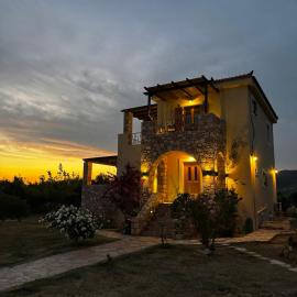 "Villa Othon-Leni" - Panoramic Sea View & Traditional Luxury, hotel i Paralia Demonias