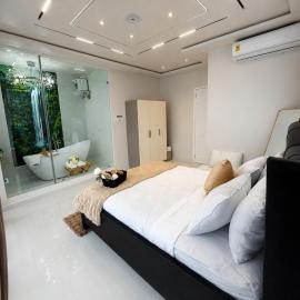 One Plus One Luxe Retreat with Airport Pickups, hotel en Sakumona