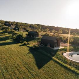 Modern Nordic Cabin 1 w/ Hot Tub & Views, ξενοδοχείο σε East LaHave