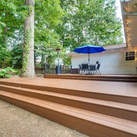 Backyard Family Oasis w/ Fire Pit + Deck, By Dwtn, hotel in Knoxville