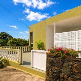 APARTMENTS ON AN ORGANIC FARM BY THE COAST, Frontera, hotel in Frontera