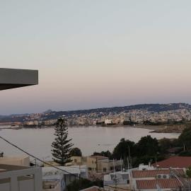 Blue Horizon - Modern Sea View Apartment in Chania, hotel em Daratso