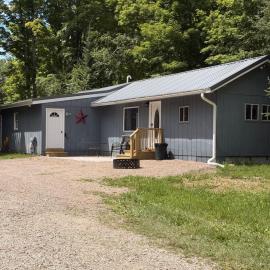 Maple Ridge Trail Side Cabin, hotel in Crandon