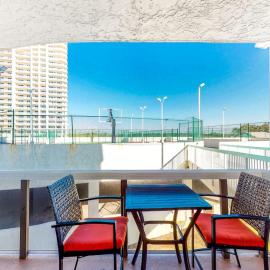 Coastal efficiency with shared pool hot tub tennis & easy beach access, hotel a Destin