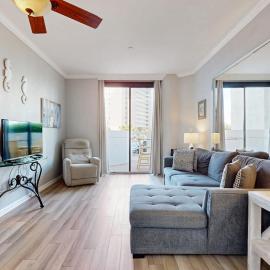 Beautiful resort condo with a shared pool hot tub tennis gym & beach access