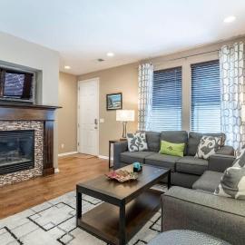 Spacious Family Friendly Townhome in Central Park, hotel v destinácii Denver
