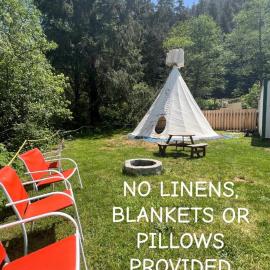 22ft authentic Tipi, hotel v destinácii Tillamook