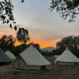 Yokai Camp Camping y Glamping en El Bierzo, hotel in Lillo del Bierzo