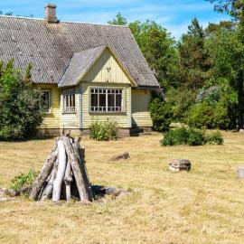 Kihnu Rootsiküla Pähklimetsa kogu maja sauna ja kümblustünniga โรงแรมในแปร์นูมา