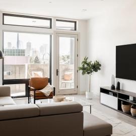Brand New Condo - Walk to Empower Stadium - Tesoro, hotel i Denver