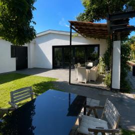 Bungalow Haarlem Amsterdam with jacuzzi, hotel em Vijfhuizen
