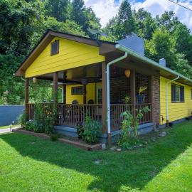 Slay The Dragon Dragon's Lair Cabin in Robbinsville, North Carolina w Creek