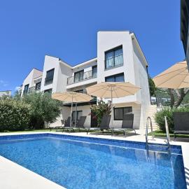 Adriatic Horizon Townhouses - Vista- Rezevici, hotel a Drobnići