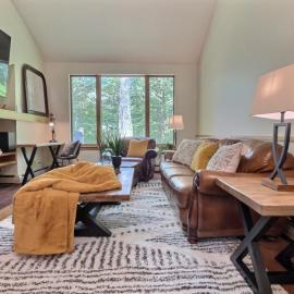 SugarBear- Pool, AC, Sauna, Gym, Tennis, hotel di Killington
