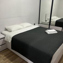 Apartament modern cu dormitor separat si balcon panoramic, hôtel à Căuşeni
