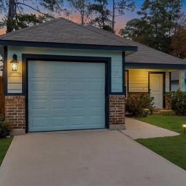 Lake Conroe Escape - Docked at the Cove 3BR, hotelli kohteessa Willis