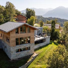 Villa moderne avec Jacuzzi - ski - golf โรงแรมในIcogne
