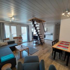 Moderne Maisonette-Wohnung im Stadtzentrum, hotel v mestu Grünstadt