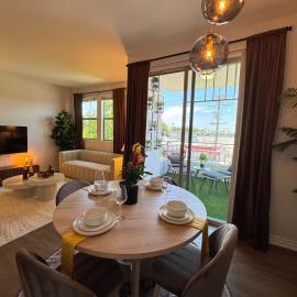 Oaks Valley Retreat with 2 Balconies, Gym, Parking & Laundry 214