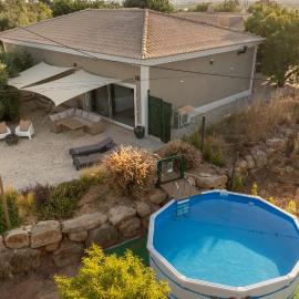 Peaceful Country House & Private Pool by Quinta da Alfarrobeira, hotel u Faru