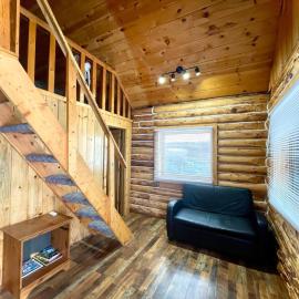 Moose Mansion — Rustic Cabin with Sauna – hotel w mieście Delta Junction