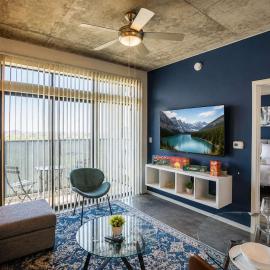 Spacious 2BR Apt with Gym Pool Parking