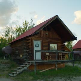 Fisherman's Fortress — Rustic Cabin، فندق في Delta Junction