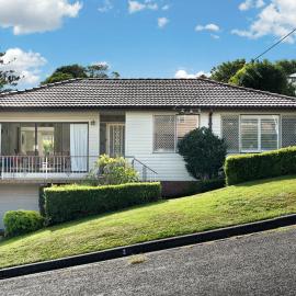 Pet-Friendly Family Home with Backyard - Near Dudley Beach & Glenrock, hotel i Whitebridge