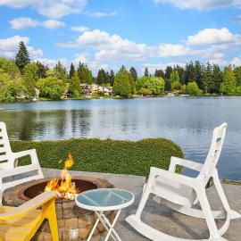 Lakefront cottage with AC