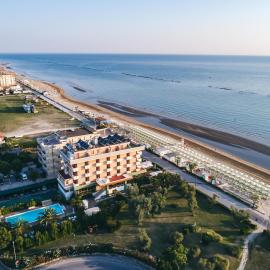 UNA HOTELS Imperial Beach Hotel, hotel a Marotta