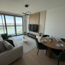 Eurovea Tower 22 - Danube & Castle View, Hotel in Ovsište