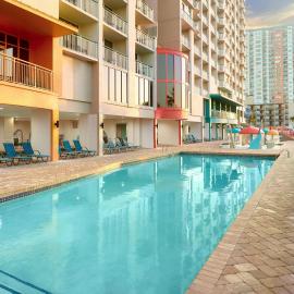 Hampton Inn & Suites Myrtle Beach Oceanfront, hotel u gradu Mirtl Bič