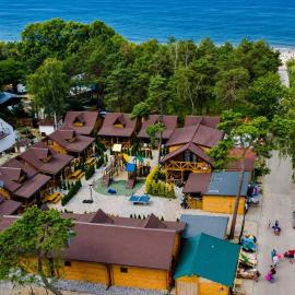 Domy z Bala przy plaży- Domki klimatyzowane - JACUZZI, SAUNA, lody, popcorn, ryba wedzona i ognisko gratis-od maja!, Hotel in Dziwnówek