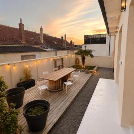 Belle maison avec jardin expose plein sud proche centre ville โรงแรมในก็อง