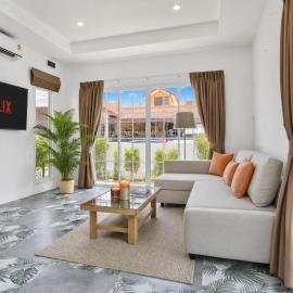 Luxury Pool Villa Pattaya Center C3- 3 Bedroom, Hotel in Pattaya South