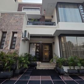 Casa Amore Urban- Cozy, Airy 4BR Family Row House, Hotel in Panchkula
