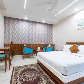 Hotel Leela Grande, ξενοδοχείο σε Karnal
